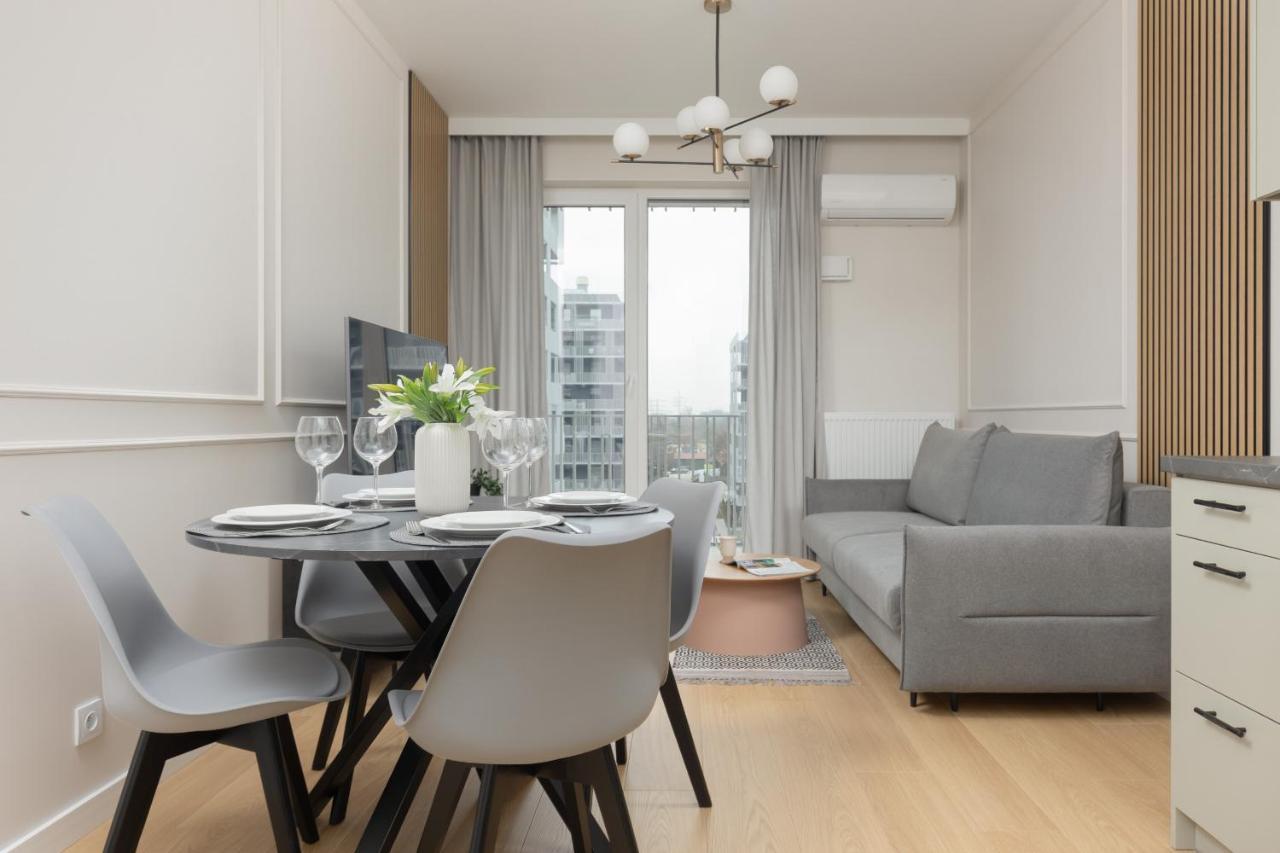 Wola Spacious Flat With Air Conditioning & Balcony By Noclegi Renters وارسو المظهر الخارجي الصورة
