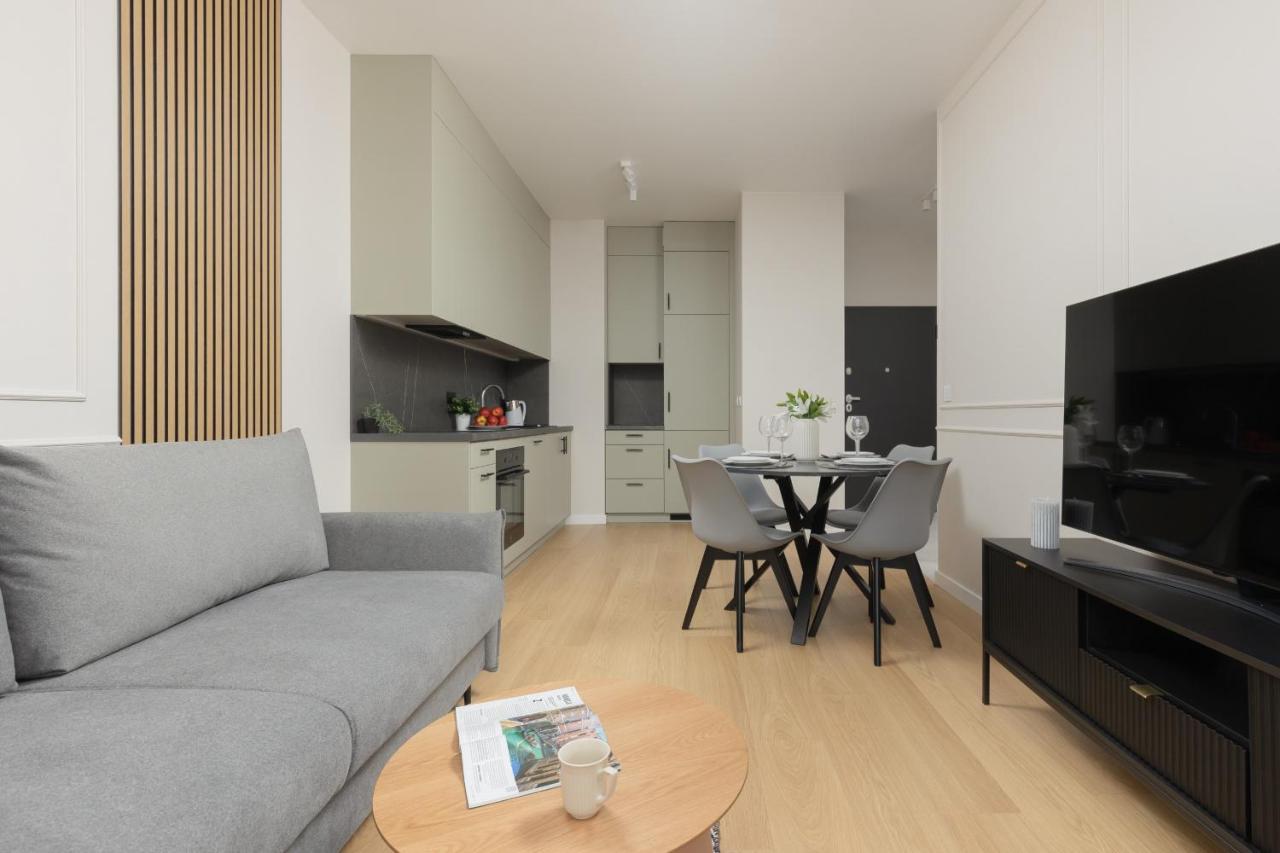 Wola Spacious Flat With Air Conditioning & Balcony By Noclegi Renters وارسو المظهر الخارجي الصورة