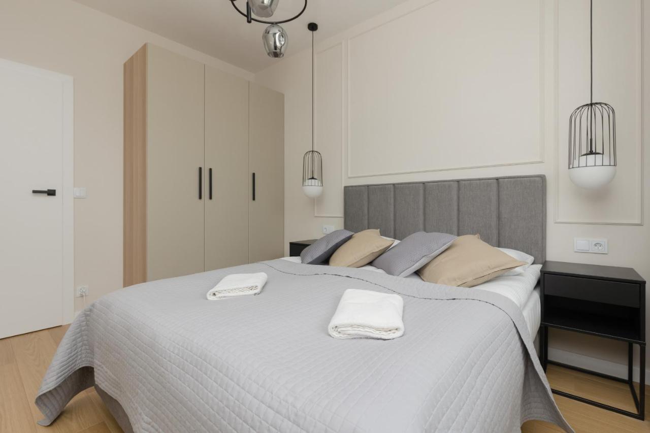 Wola Spacious Flat With Air Conditioning & Balcony By Noclegi Renters وارسو المظهر الخارجي الصورة