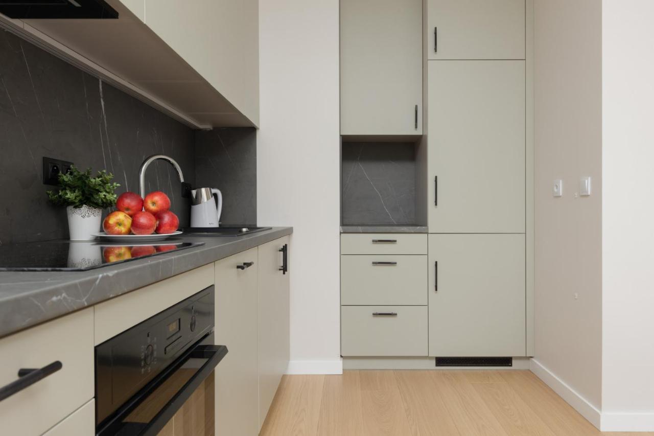 Wola Spacious Flat With Air Conditioning & Balcony By Noclegi Renters وارسو المظهر الخارجي الصورة