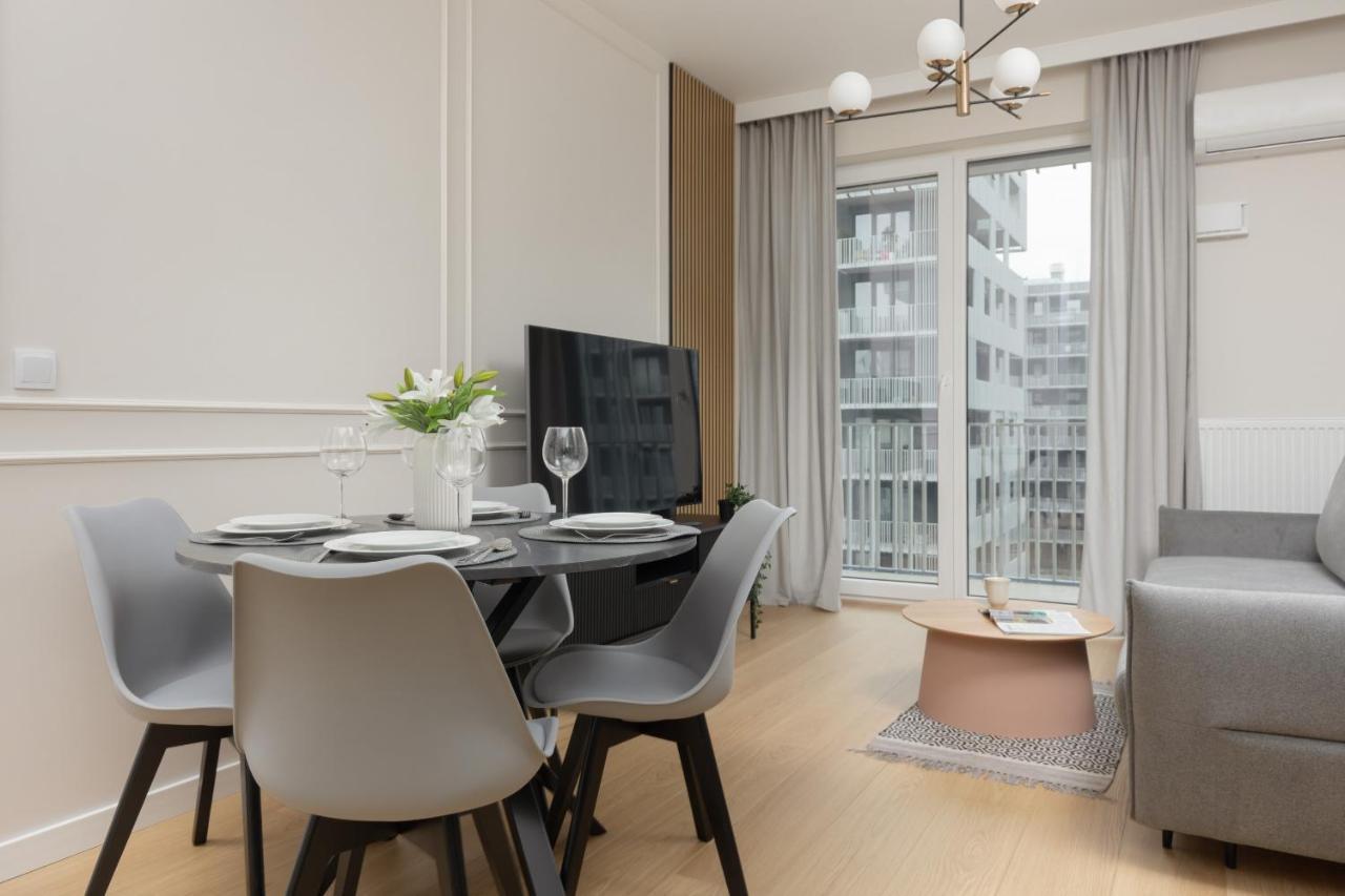 Wola Spacious Flat With Air Conditioning & Balcony By Noclegi Renters وارسو المظهر الخارجي الصورة